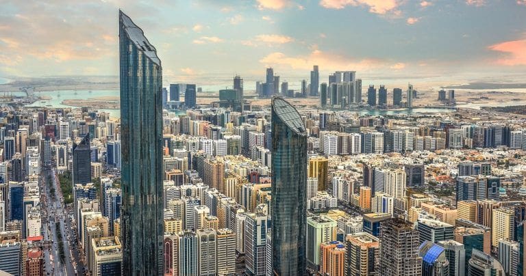 لماذا يختار الأجانب أبوظبي للعيش والعمل