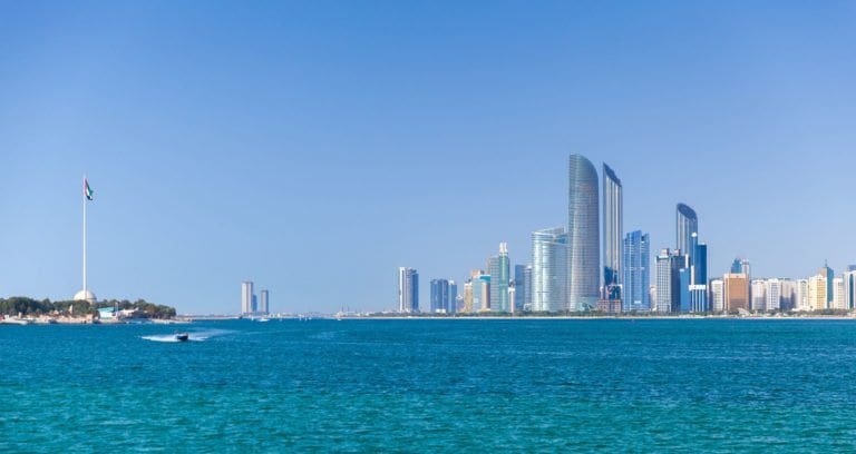 جمارك أبوظبي تسجل زيادة في عدد العمليات الجمركية الرقمية على الحدود