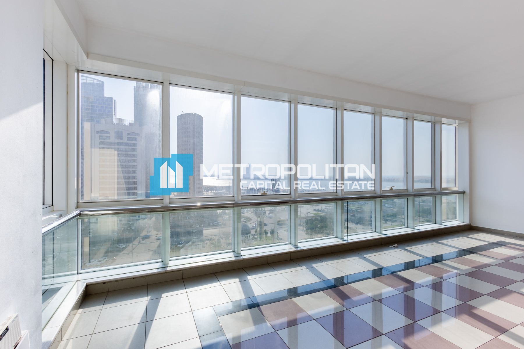 Next To Corner 3BR|Closed Kitchen|Prime Location photo-0