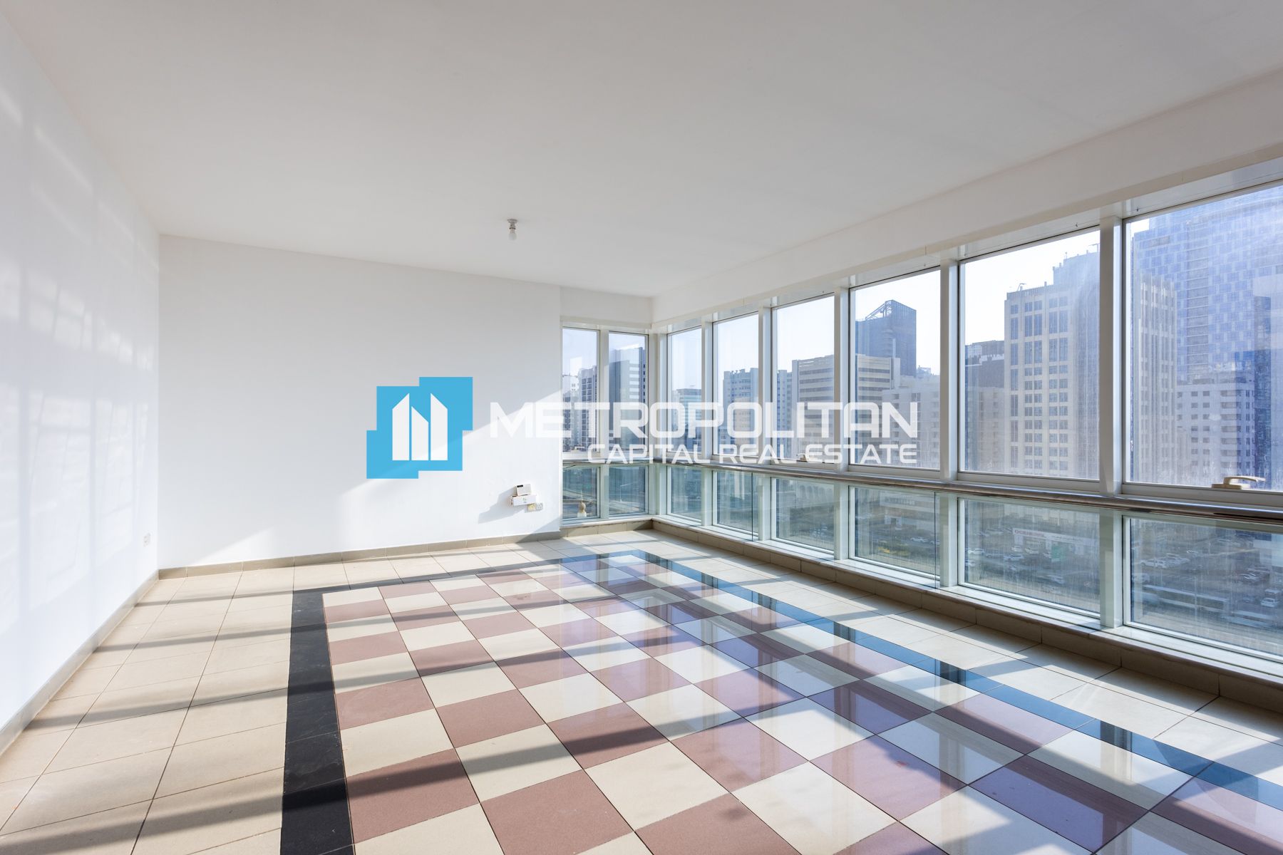 Next To Corner 3BR|Closed Kitchen|Prime Location photo-9