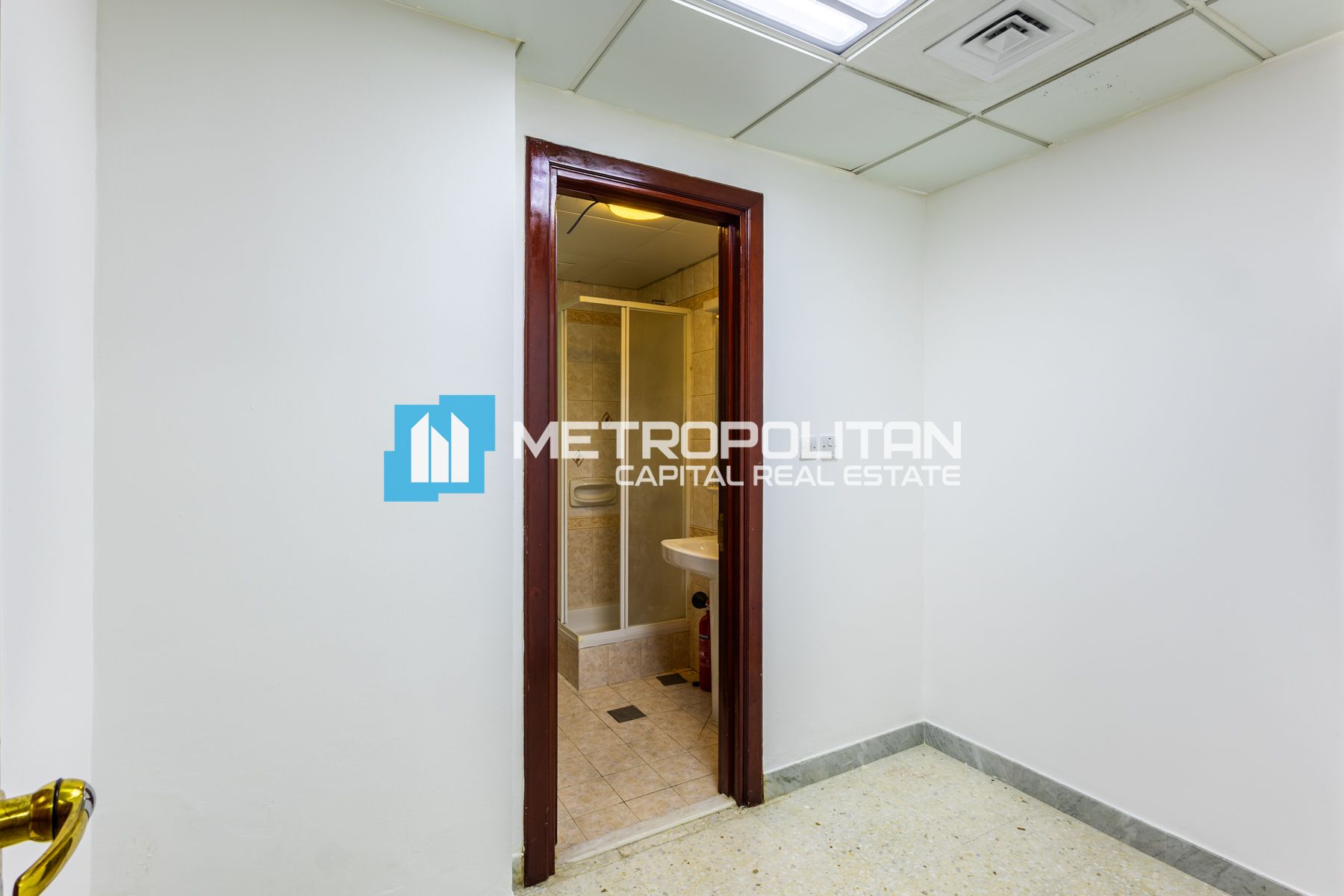 Next To Corner 3BR|Closed Kitchen|Prime Location photo-3