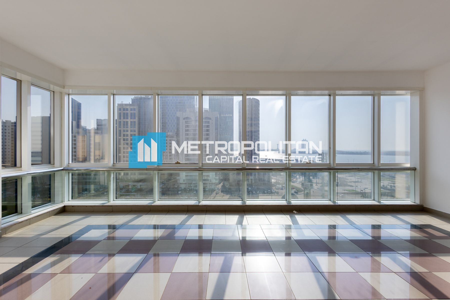 Next To Corner 3BR|Closed Kitchen|Prime Location photo-4