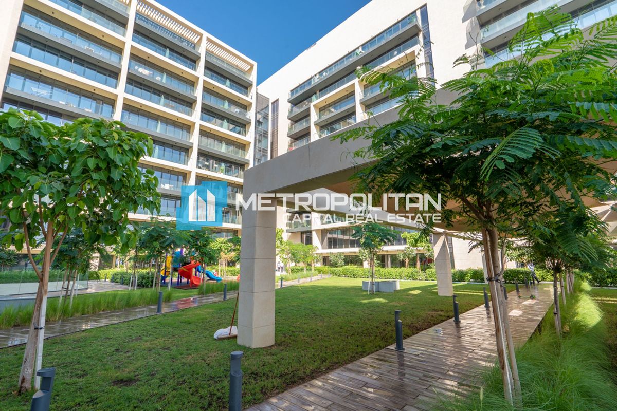 High Floor | Modern 1BR Apartment | Community Pool photo-11