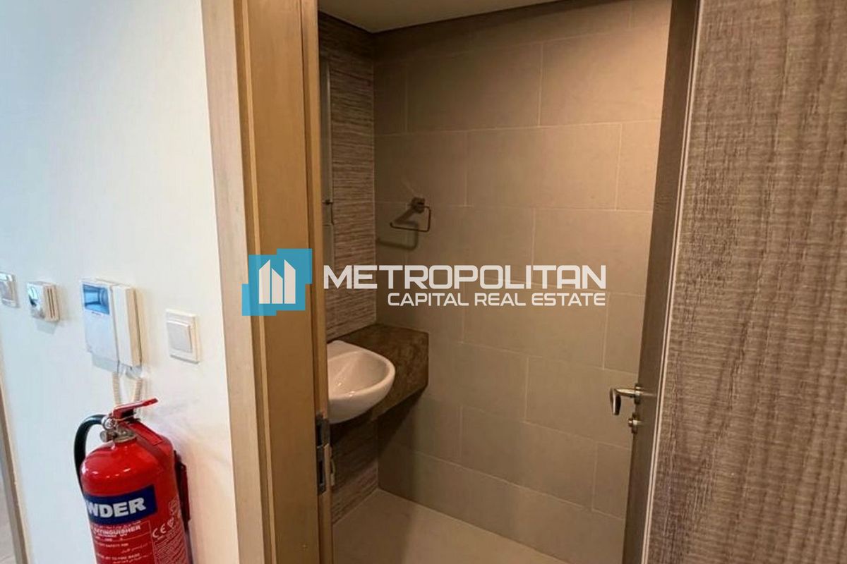 High Floor | Modern 1BR Apartment | Community Pool photo-3