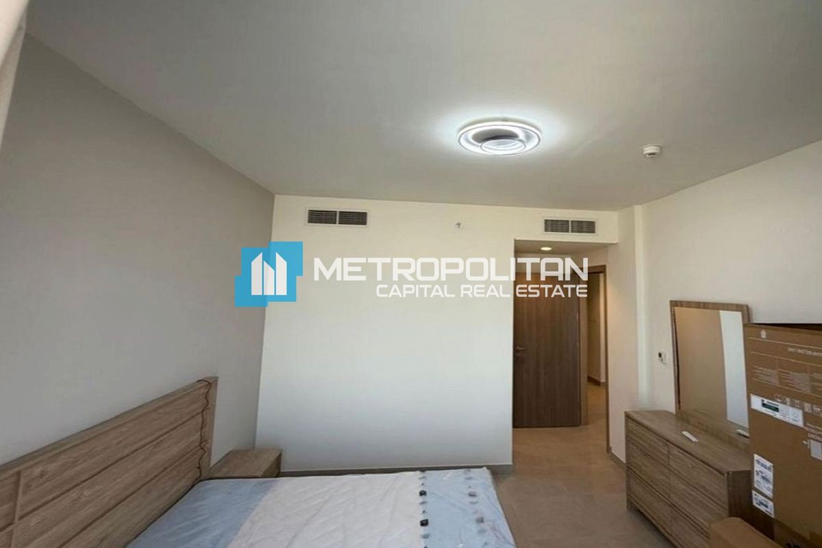 High Floor | Modern 1BR Apartment | Community Pool photo-6