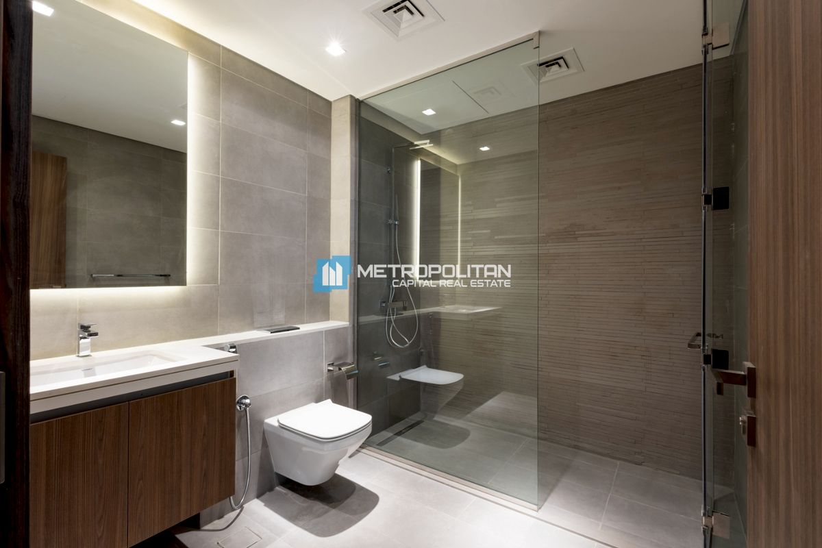 Corner 4BR+M I Vacant I Partial Golf Course View photo-2