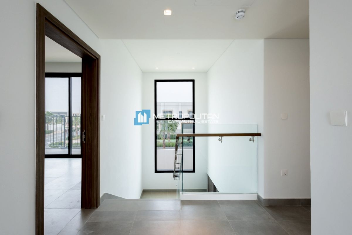 Corner 4BR+M I Vacant I Partial Golf Course View photo-4