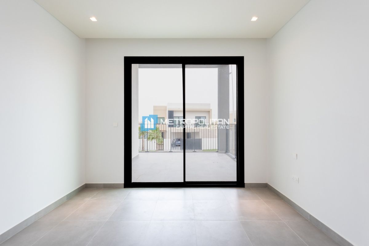 Corner 4BR+M I Vacant I Partial Golf Course View photo-5