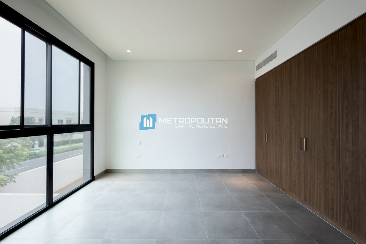 Corner 4BR+M I Vacant I Partial Golf Course View photo-8