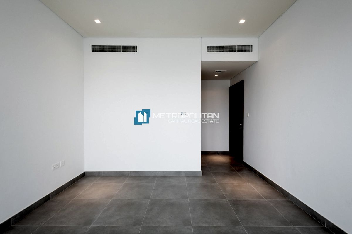 Corner 4BR+M I Vacant I Partial Golf Course View photo-10