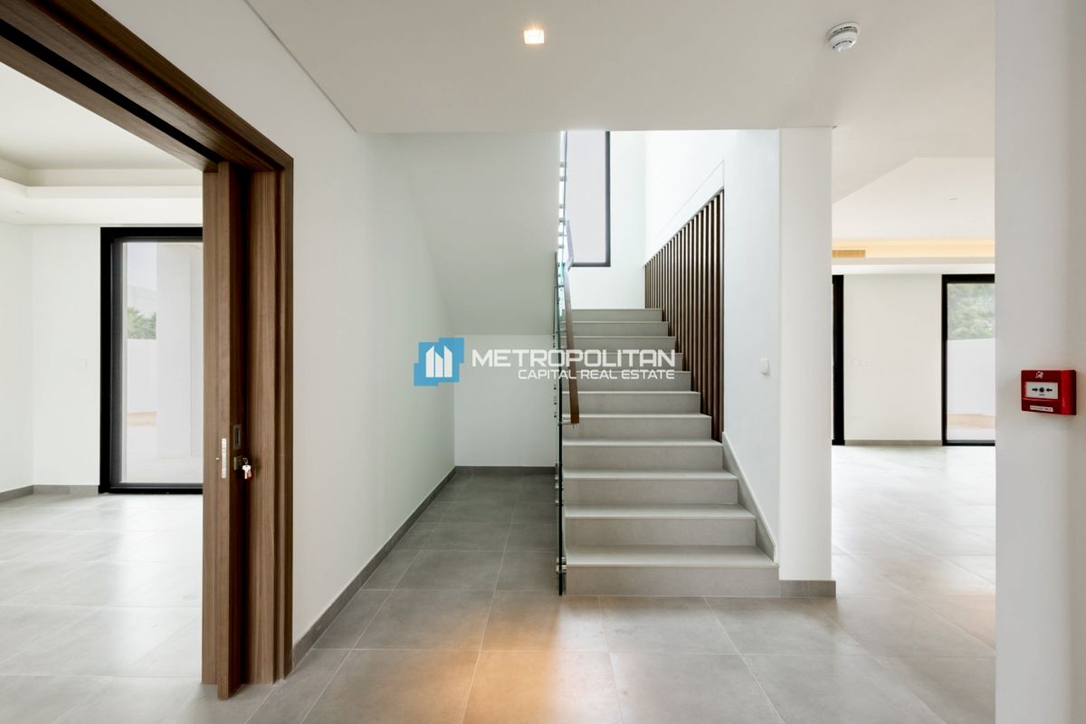 Corner 4BR+M I Vacant I Partial Golf Course View photo-13