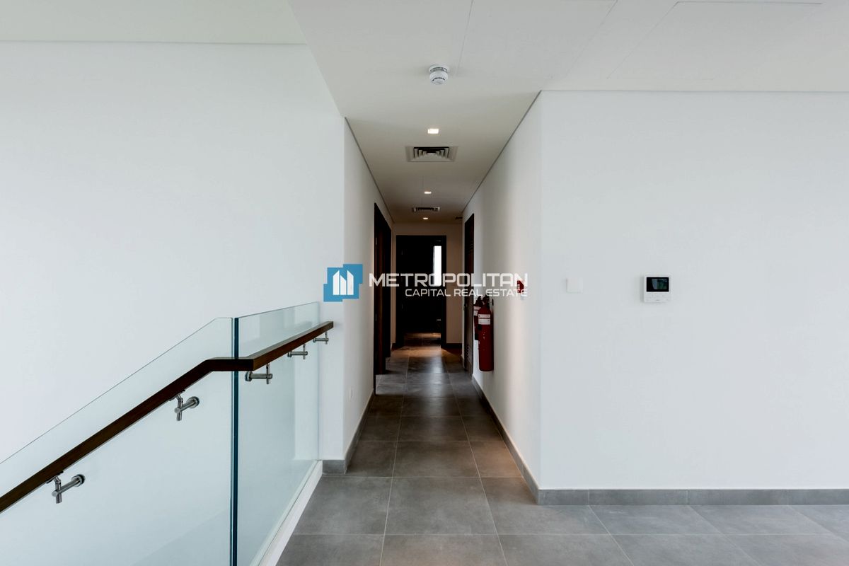 Corner 4BR+M I Vacant I Partial Golf Course View photo-14