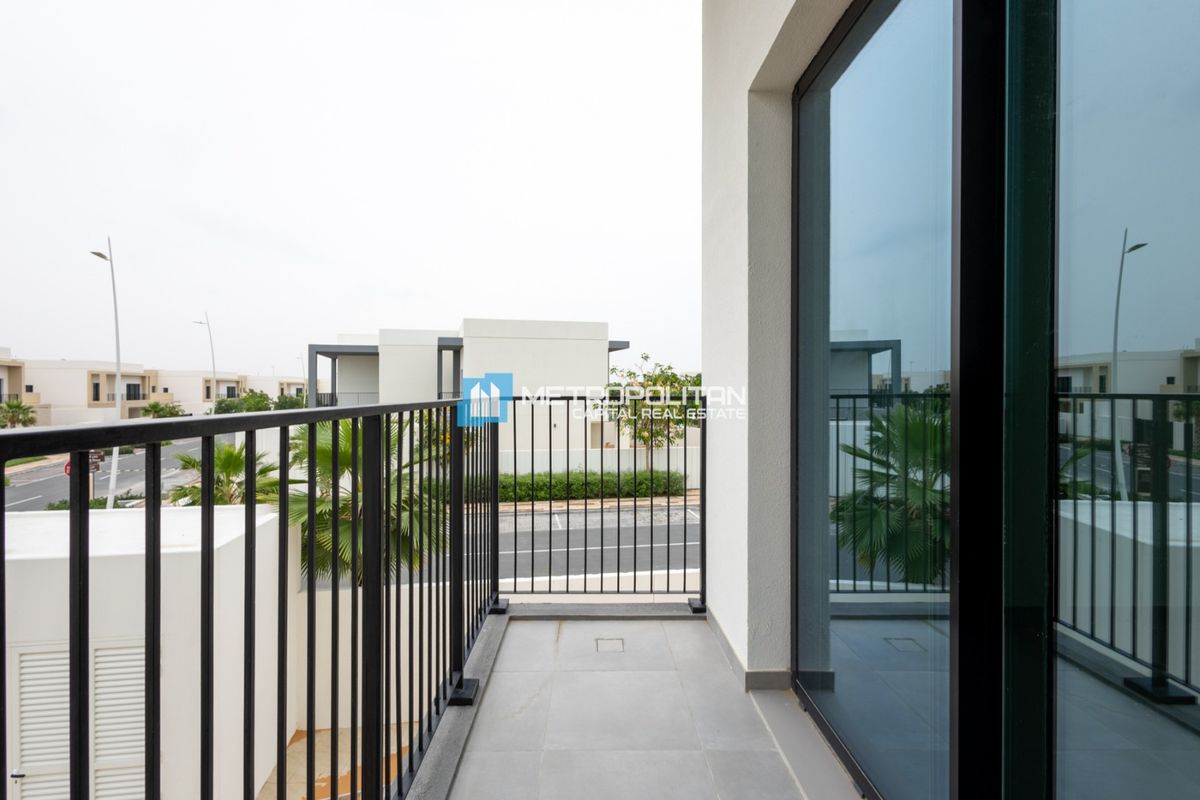 Corner 4BR+M I Vacant I Partial Golf Course View photo-21