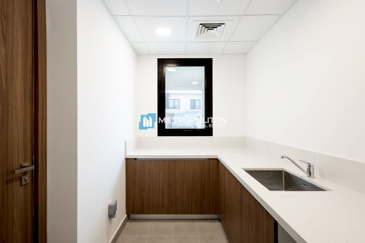 Corner 4BR+M I Vacant I Partial Golf Course View photo-25