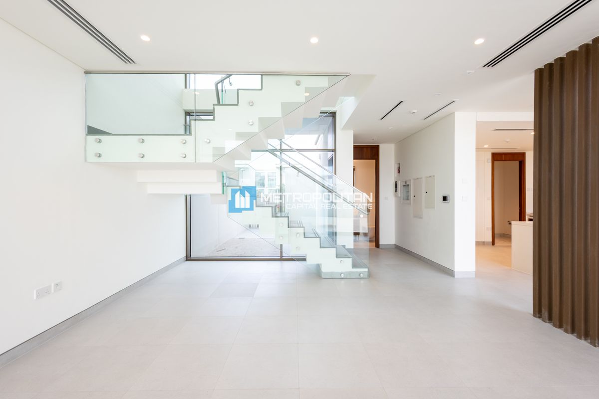 3BR Townhouse for Rent in Al Jubail Island – MCR-7452