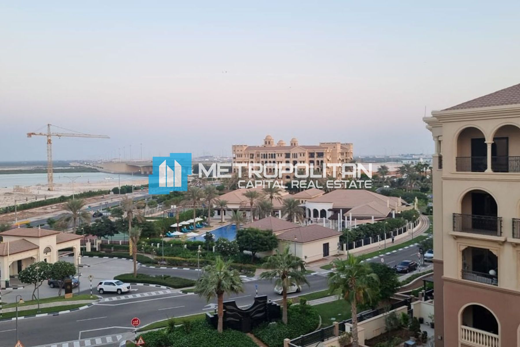 Huge Top-Floor 1BR + Storage | Sea View | 6 Chqs