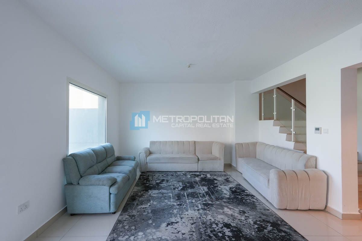 3BR with Maid | Private Garden | Big Plot | Vacant photo-3