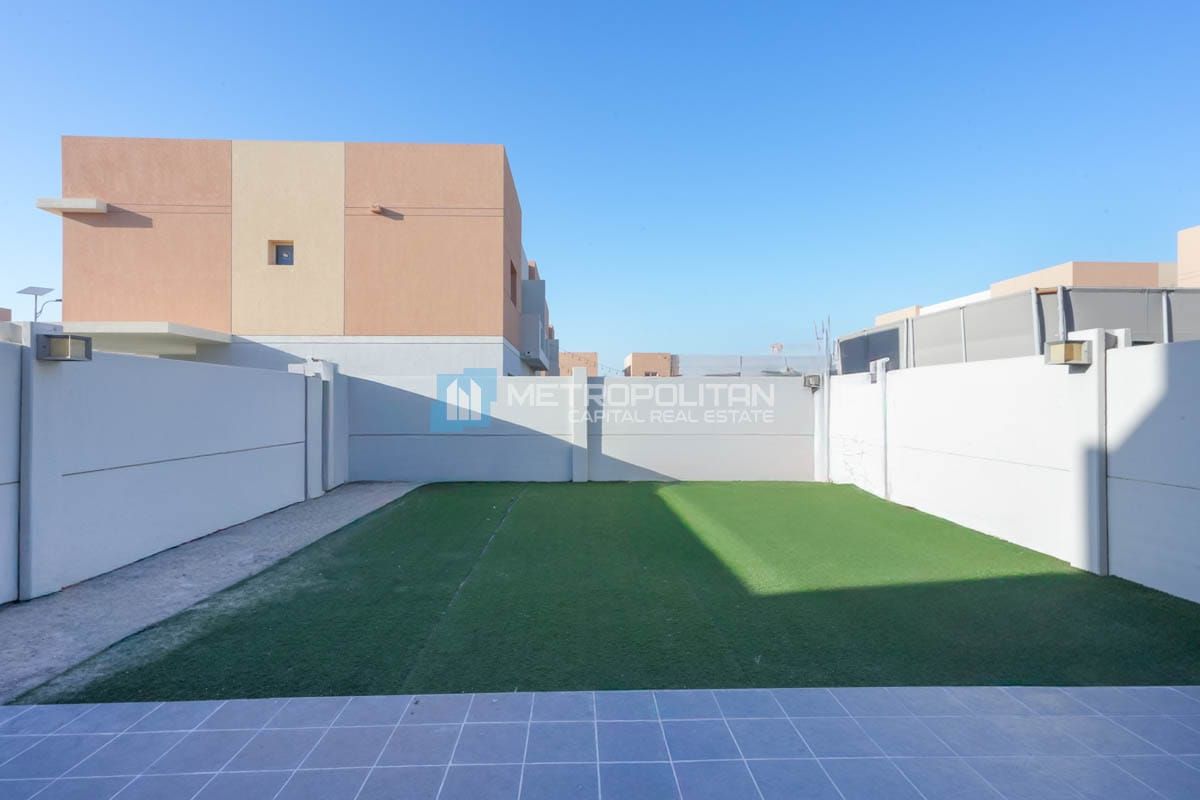 3BR with Maid | Private Garden | Big Plot | Vacant photo-5