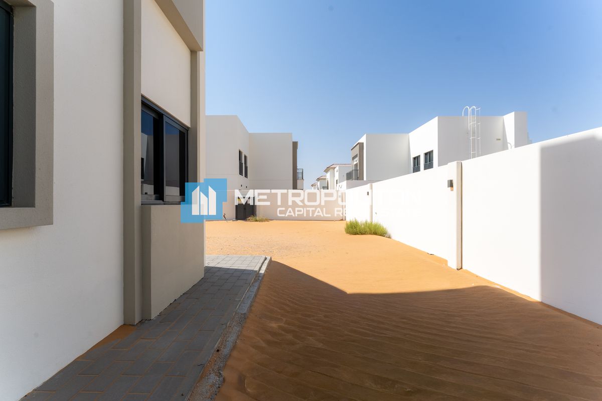 فيلا 6 غرف نوم للإيجار في الشامخة – MCR-8230 photo-21