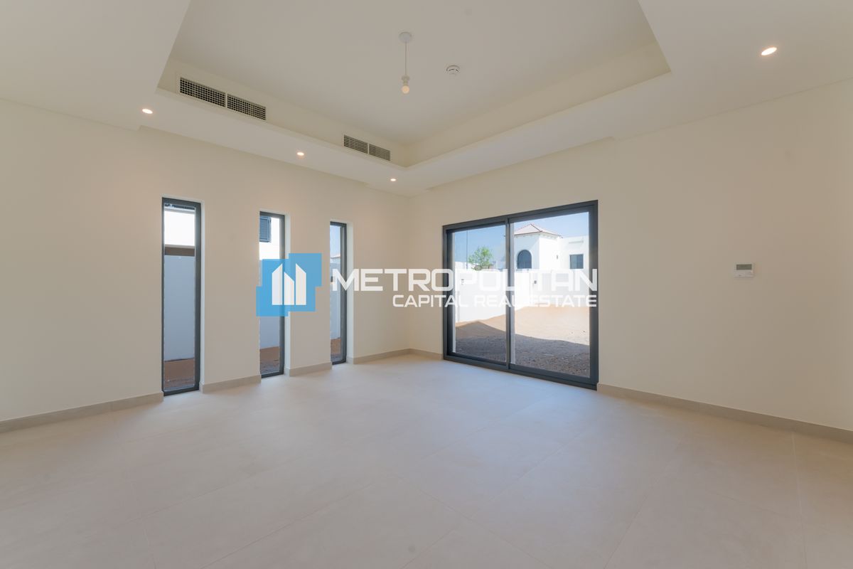 فيلا 6 غرف نوم للإيجار في الشامخة – MCR-8230 photo-24