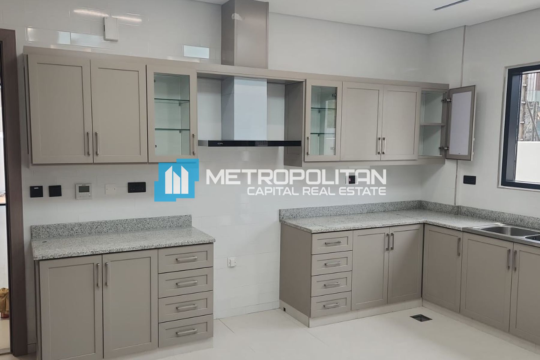 Massive 5BR | Premium Living | Maids and Drivers photo-2