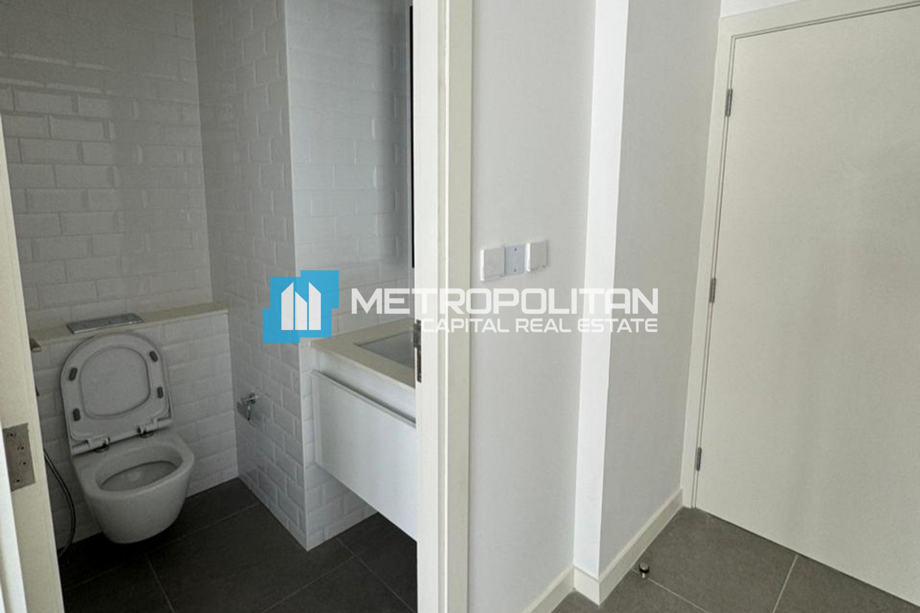 Modern 1BR Unit | Great Amenities | Community Pool photo-1
