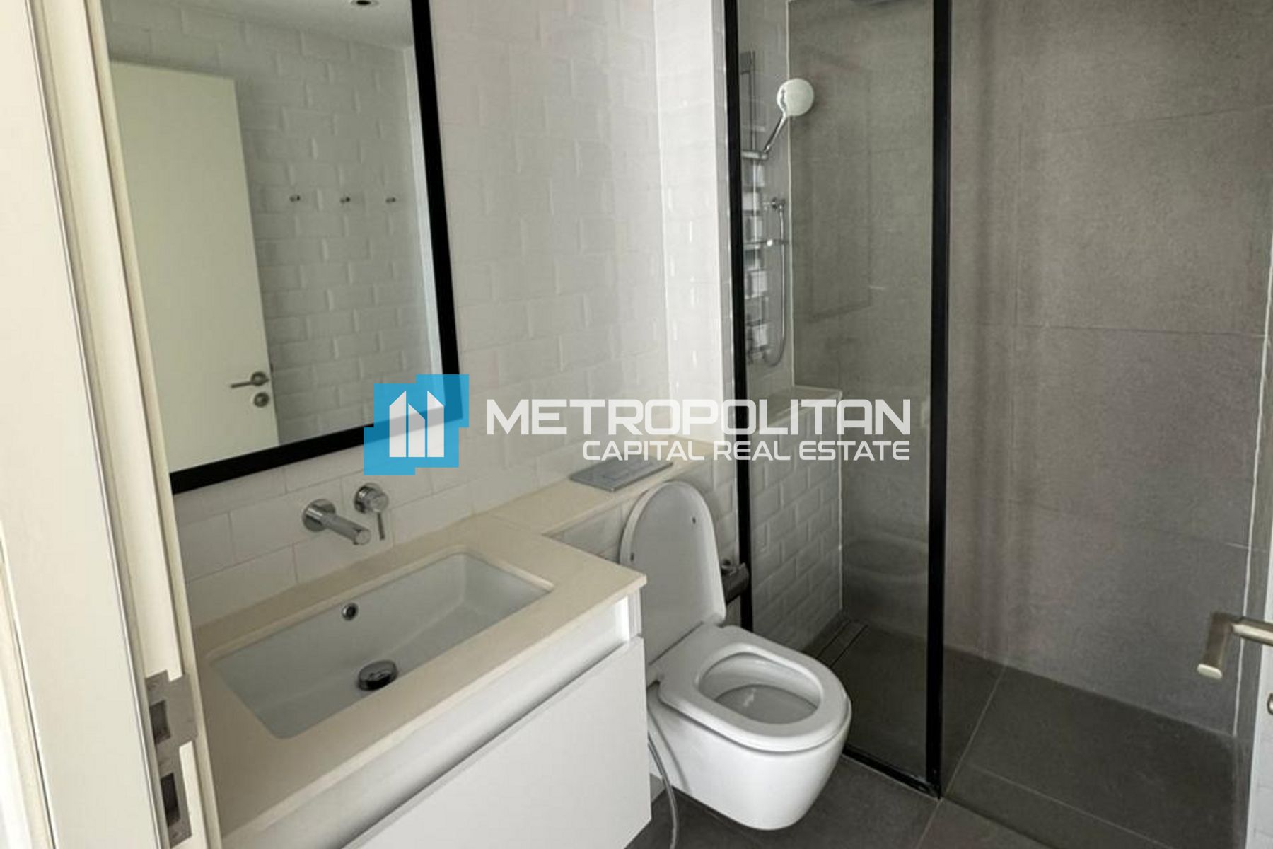 Modern 1BR Unit | Great Amenities | Community Pool photo-2