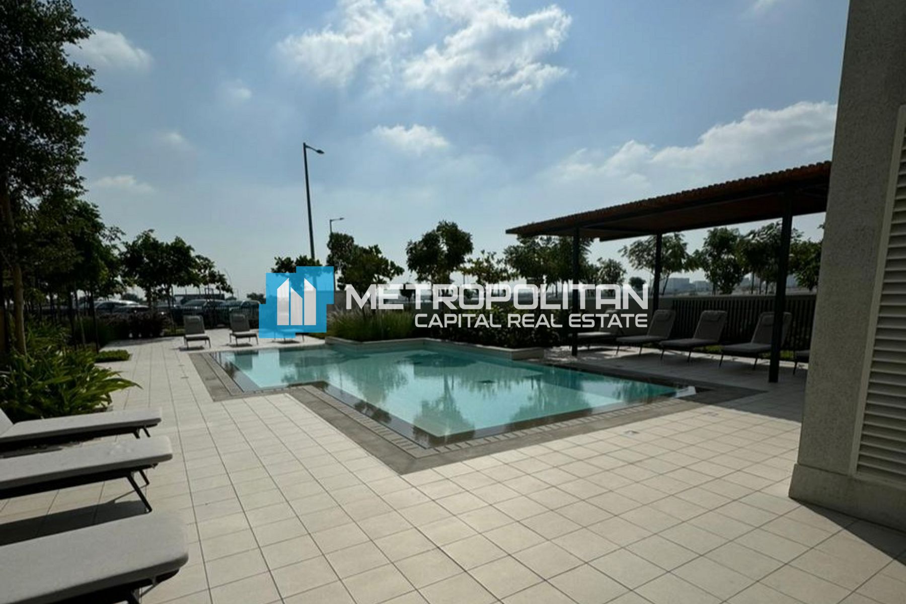 Modern 1BR Unit | Great Amenities | Community Pool photo-3