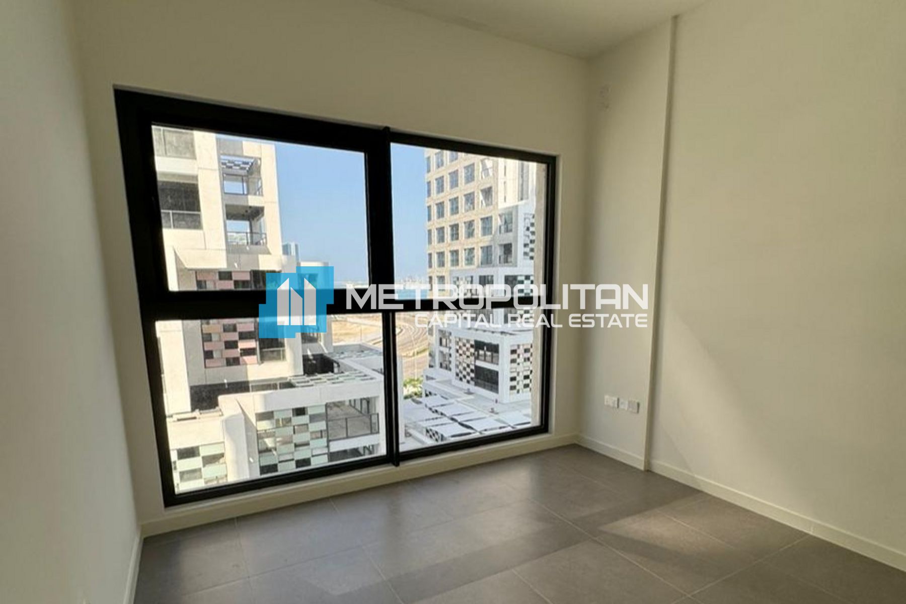 Modern 1BR Unit | Great Amenities | Community Pool photo-14