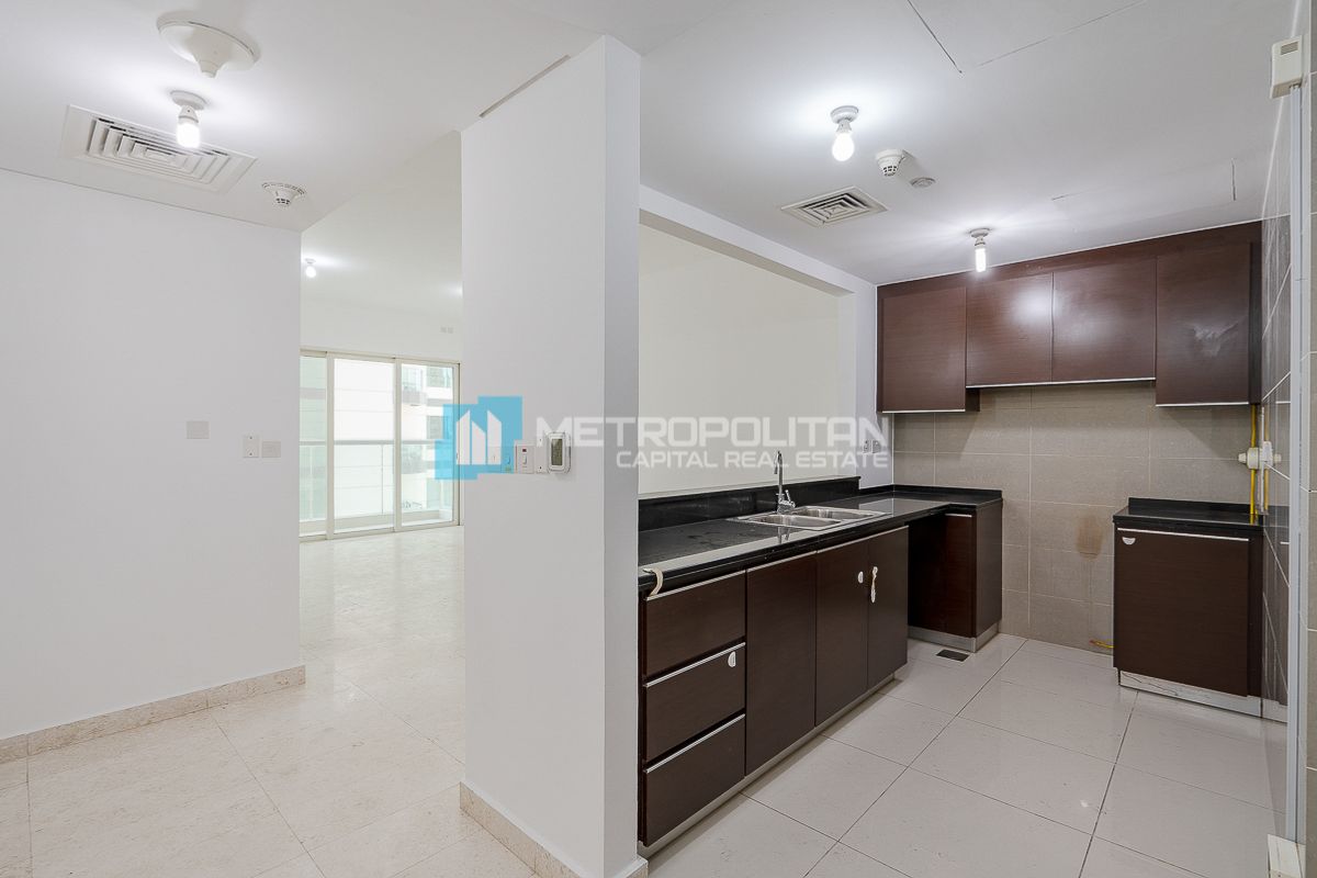 Furnished | Resale 1BR+Balcony | Community Pool photo-4