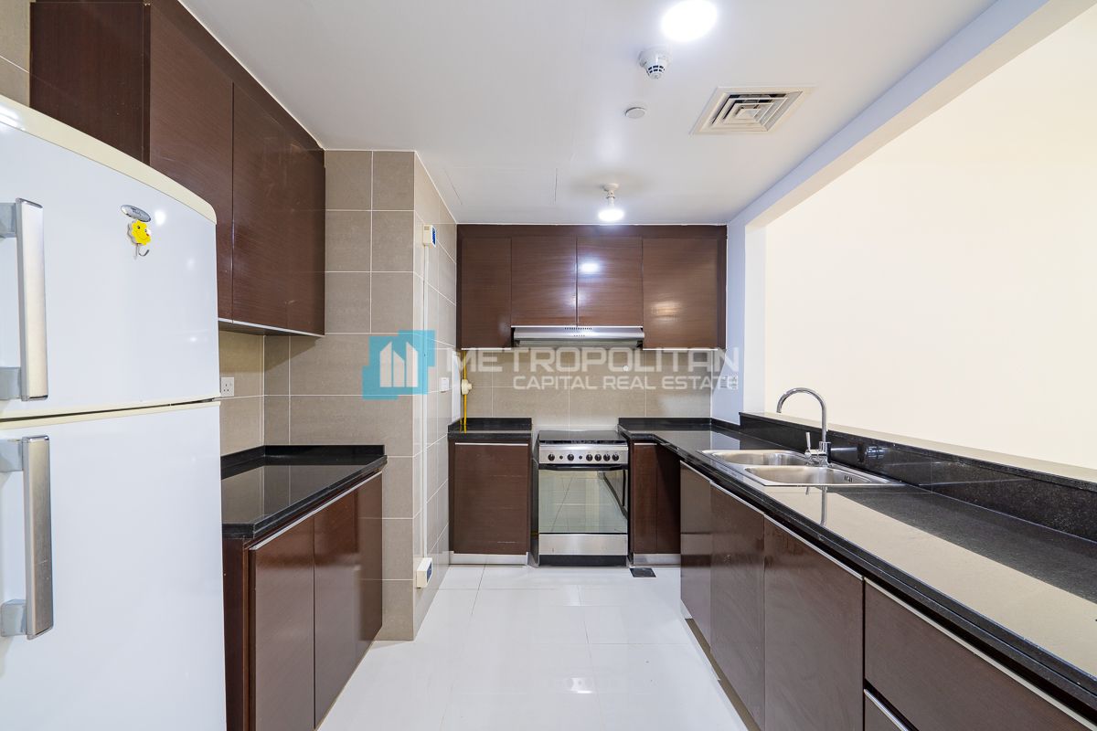 Resale | 1 Bedroom w/ Balcony | Next To Corner photo-7