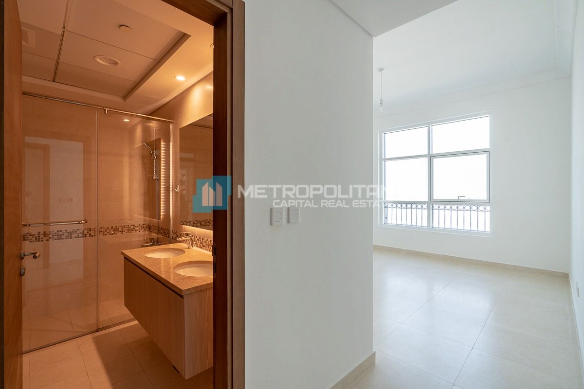 Corner 2BR|With Balcony|Golf Course View|Laundry photo-3