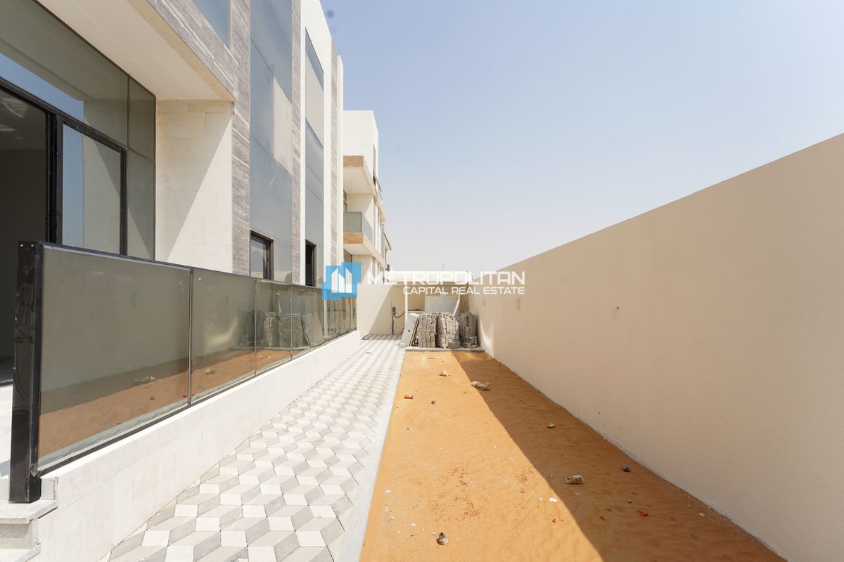 Next to Corner |Single Row 8BR |Close to Amenities photo-9