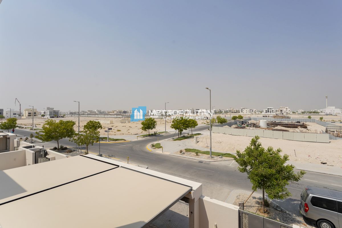 Next to Corner |Single Row 8BR |Close to Amenities photo-2