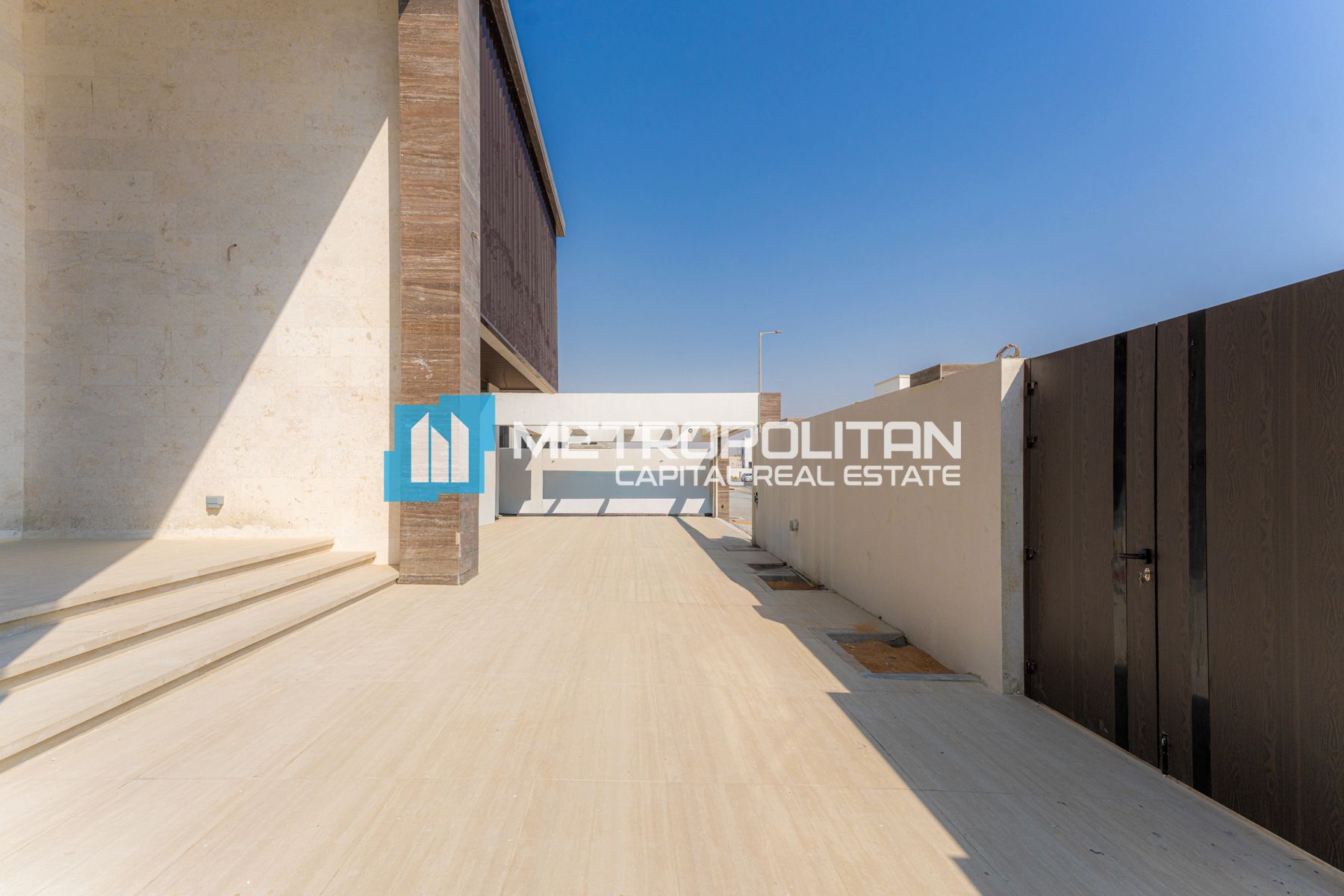 Primmum Finishing | Single Row | 5BR+Driver Room photo-8