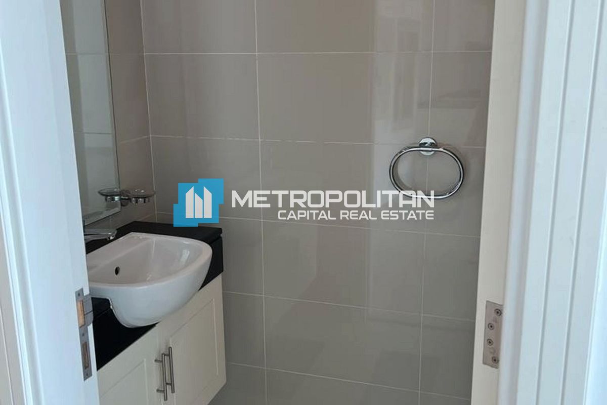 Canal View | Vacant 1BR+Balcony | Pool And Gym photo-3