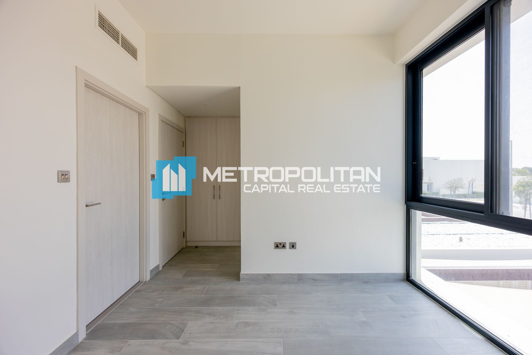 Single Row| 2 Bedroom Townhouse| Motivated Seller photo-3