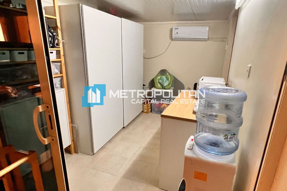 Next to Corner | Roof | Study+Storage |Unfurnished photo-1