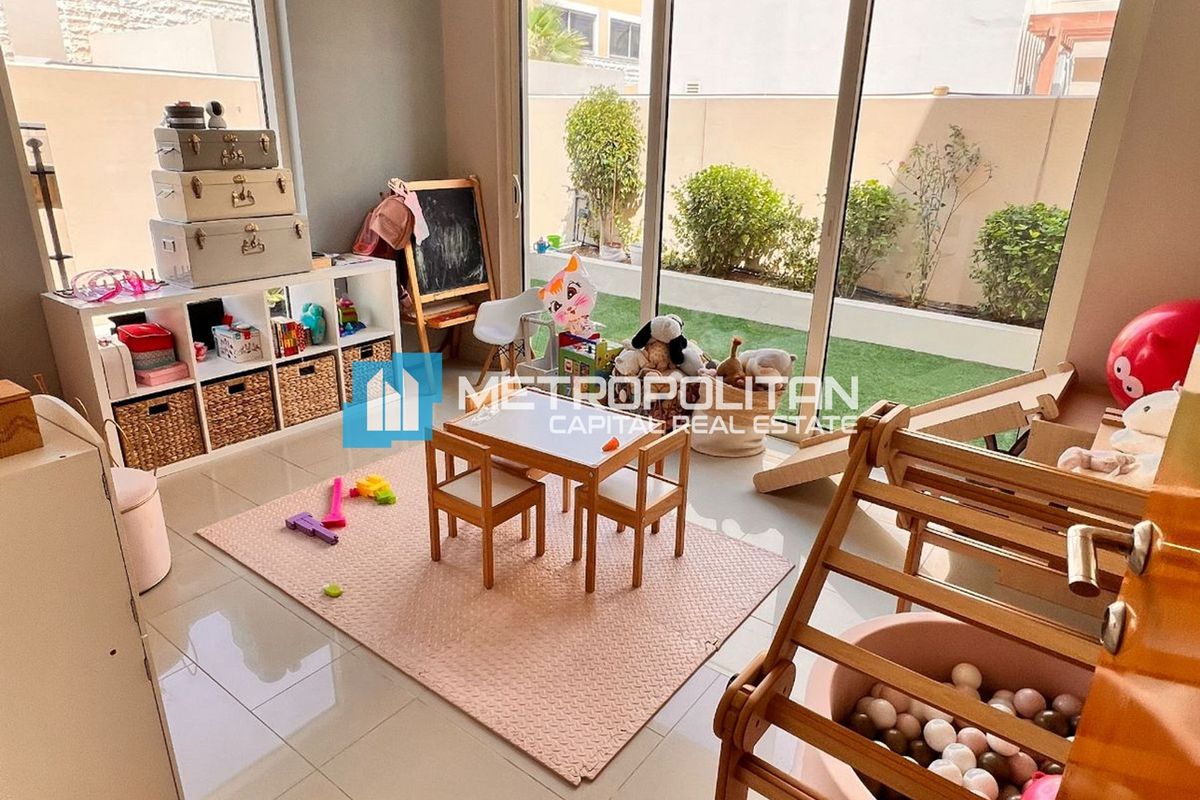 Next to Corner | Roof | Study+Storage |Unfurnished photo-3