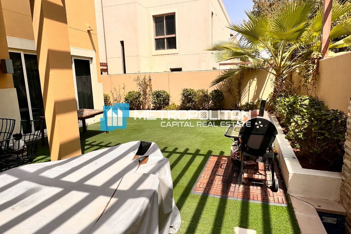 Next to Corner | Roof | Study+Storage |Unfurnished photo-4