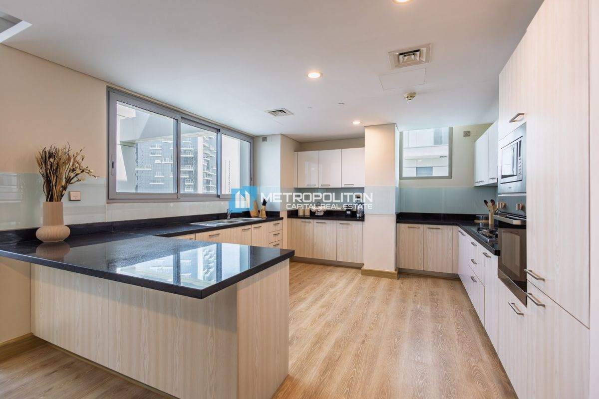 Unfurnished | 3BR+M w/ Balcony | Close To Amenities photo-6