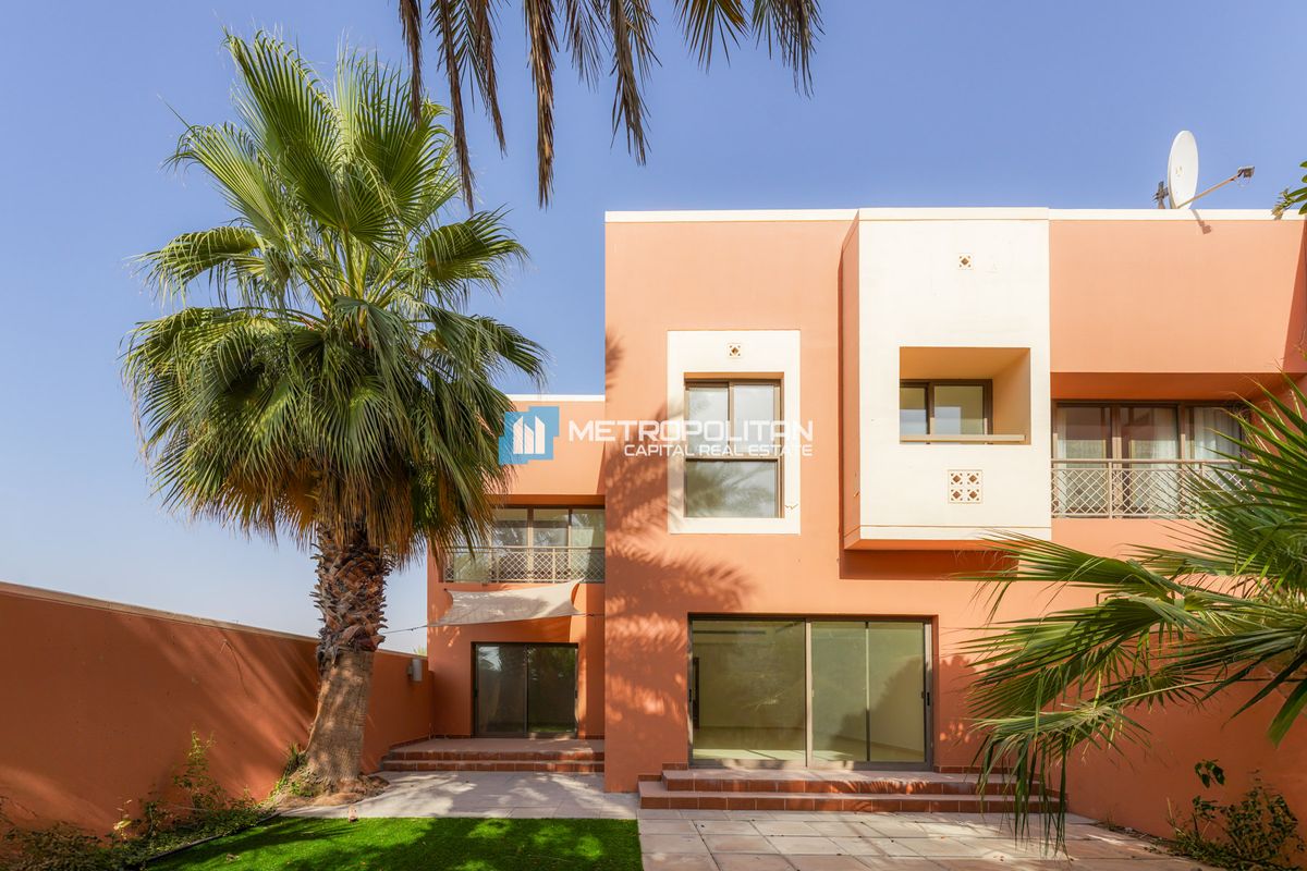 Corner 4BR+M w/ Balcony |Beach Access |For Expats photo-0