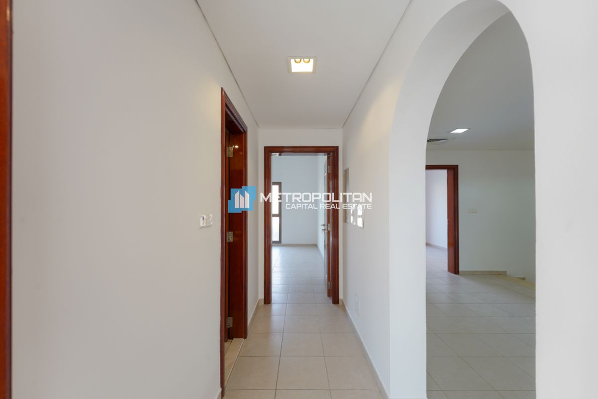 Corner 4BR+M w/ Balcony |Beach Access |For Expats photo-1