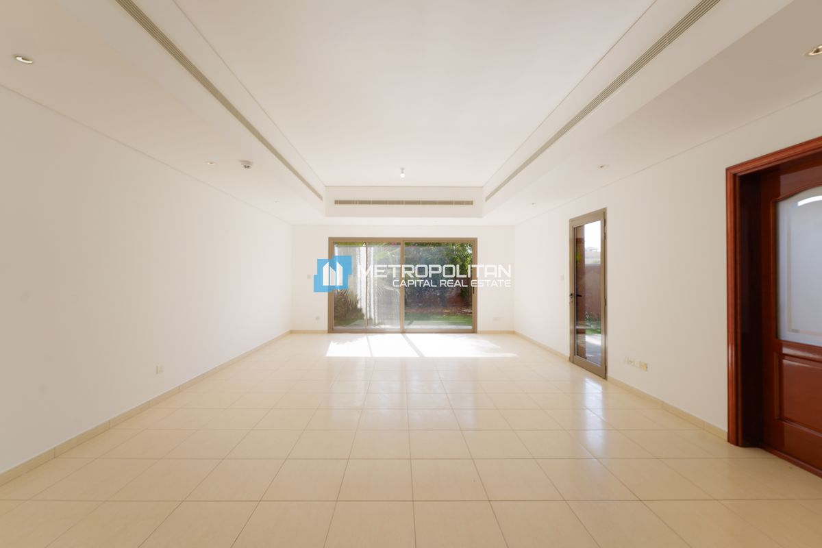 Corner 4BR+M w/ Balcony |Beach Access |For Expats photo-3