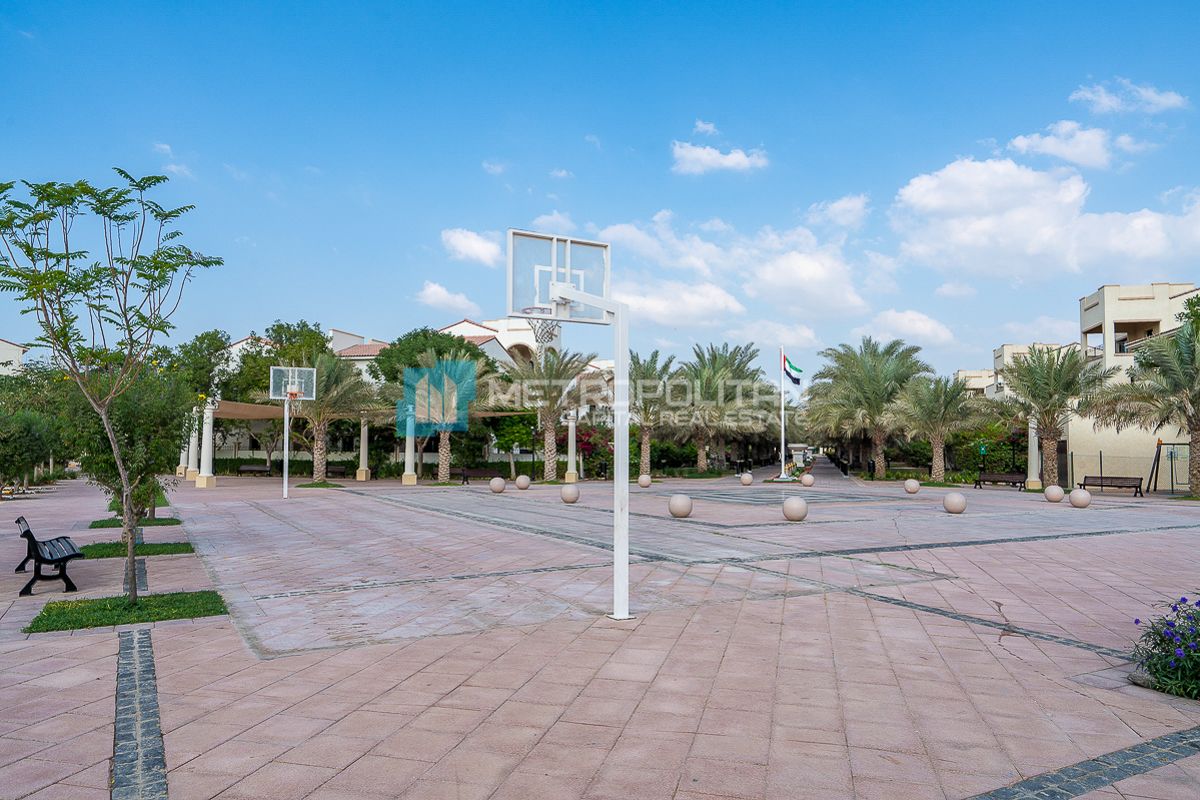 Maids+Laundry Rooms | Huge Garden | Ready to Move photo-4