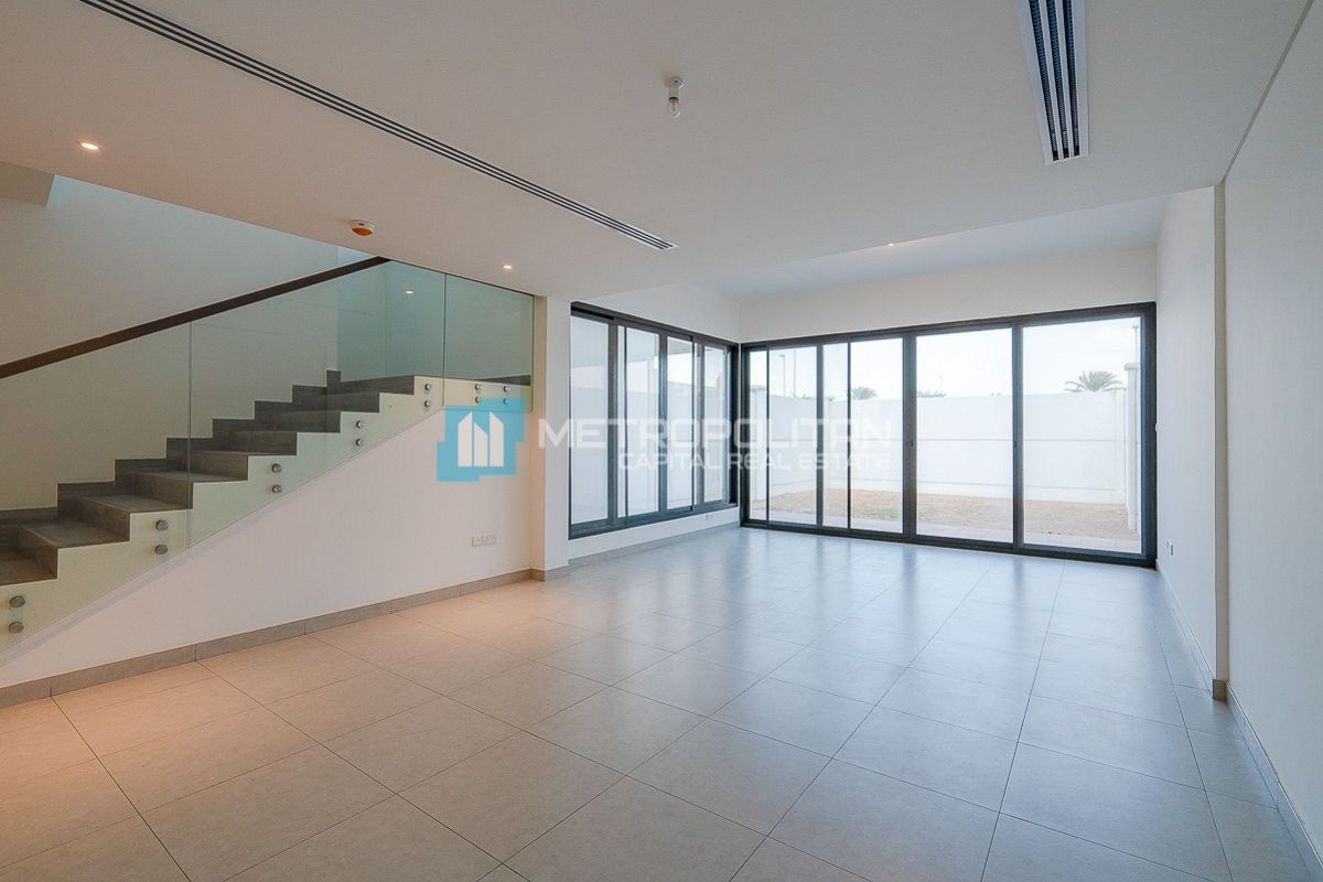 Maids+Laundry Rooms | Huge Garden | Ready to Move photo-6