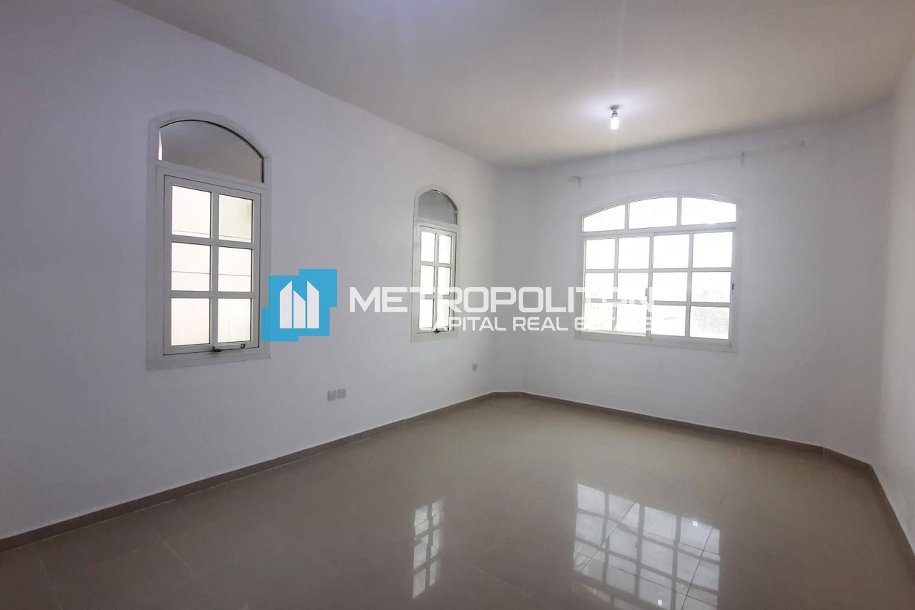 فيلا 6 غرف نوم للبيع في مدينة خليفة – MCS-41581 photo-1