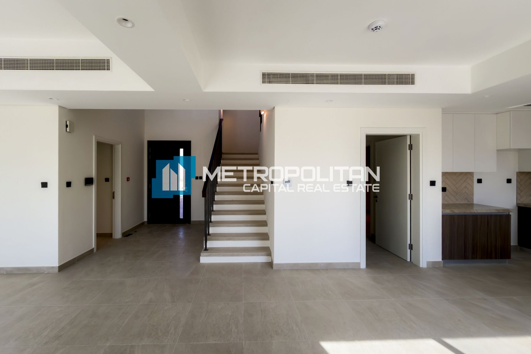 Single Row | Corner Unit | 4 BR with Big PLOT photo-5