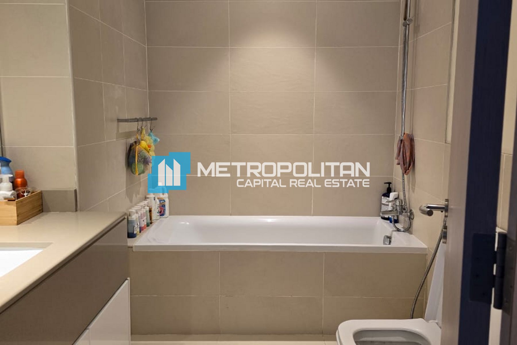 Well-Maintained 2BR| Ferrari World View| Spacious photo-9