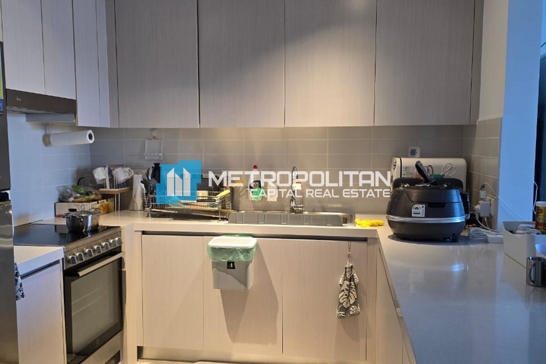 Well-Maintained 2BR| Ferrari World View| Spacious photo-3